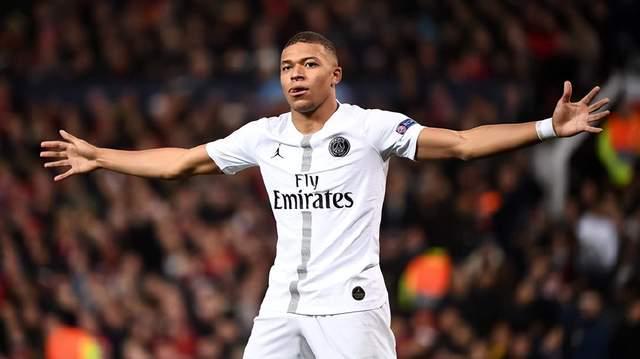 自威廉以来，埃斯特旺是首位连续3场欧冠进球的切尔西球员（埃斯特旺成为威廉后首位欧冠三连场破门的切尔西球员）