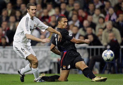 青岛伤兵满营迎常规赛！齐鲁德比争议判罚成导火索？