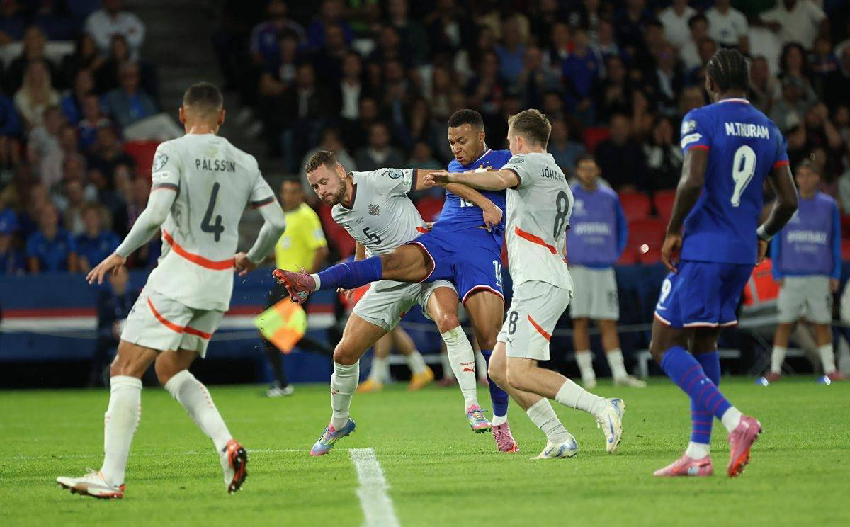 又要开轰趴了？内马尔：放假了，我要忘记足球10天，彻底放松（又要办派对？内马尔放假直言：10天把足球忘掉，彻底放松）