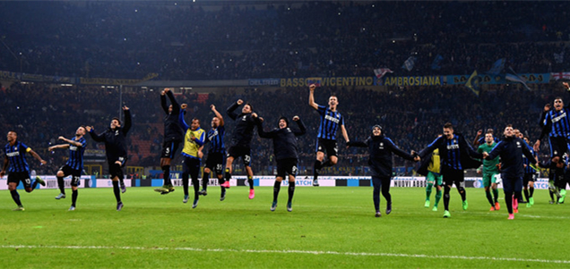 助罗马升至意甲榜首，斯维拉尔达成罗马生涯100场里程碑（斯维拉尔迎罗马第100战，助球队登顶意甲榜首）