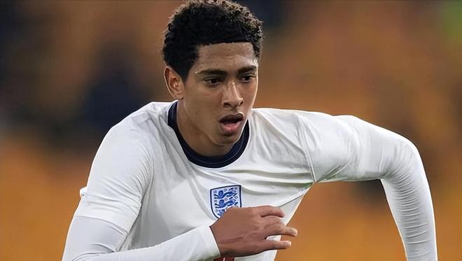 切尔西客战伯恩茅斯首发：帕尔默回归，加纳乔PK塞梅尼奥