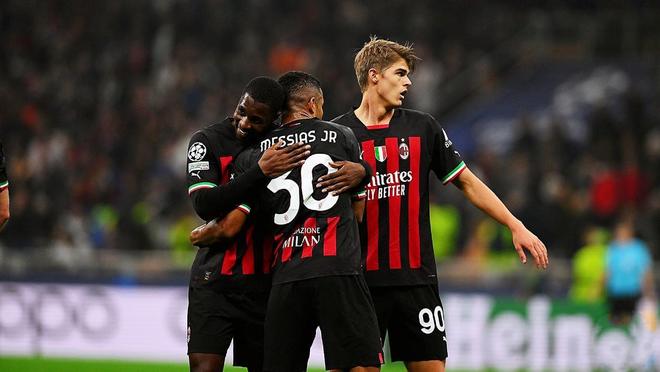 劳塔罗对阵尼科·帕兹：国际米兰与科莫，圣西罗上演争夺欧洲之路的巅峰对决