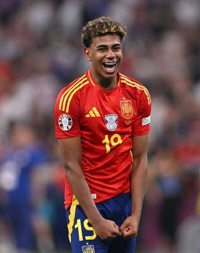 媒体人：中国男篮对周琦低位能力盲目自信