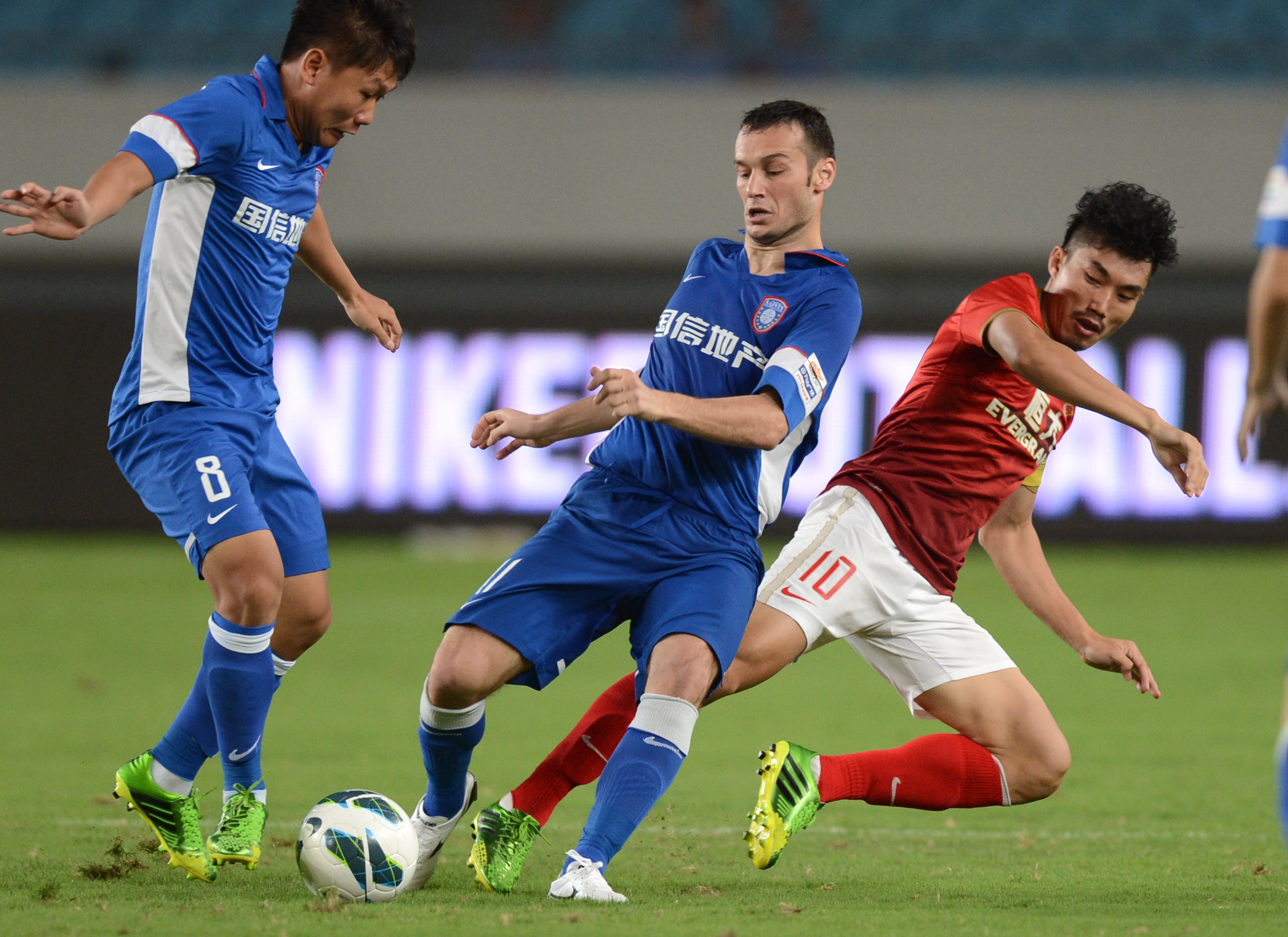 卫报：伯恩茅斯多名后防主力离队，新赛季前景如何尚待观察