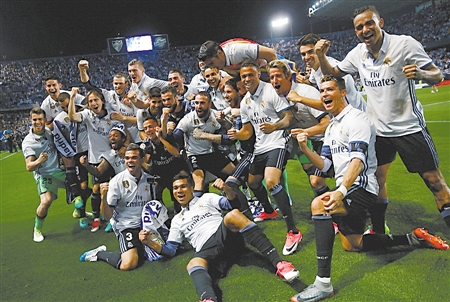 哈兰德晒与母亲、哥哥合照：老大、我和我哥