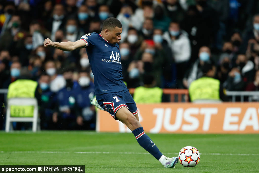 有前科！图雷上轮联赛蹬踏直红葬送好局，今日非洲杯遗憾飞点（曾有前科！图雷上轮联赛蹬踏直红断送优势，今夜非洲杯点球遗憾失手）