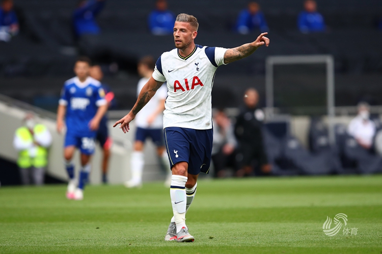 利物浦主场迎战诺丁汉森林，历史占优但上赛季两场不胜（利物浦坐镇安菲尔德迎战诺丁汉森林：往绩占优，上季两回合未取胜）