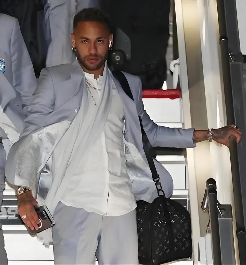 官方：库拉索主帅艾德沃卡特因家庭原因离队，无缘对阵牙买加（官方通报：库拉索主帅艾德沃卡特因家庭事务离队，缺席对牙买加一战）